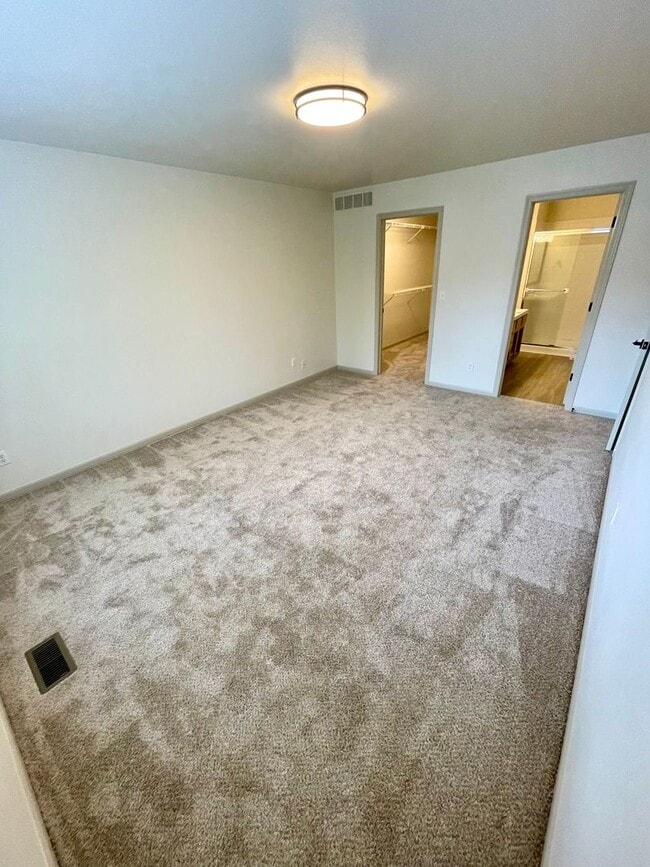 Building Photo - 201 Manor Ct