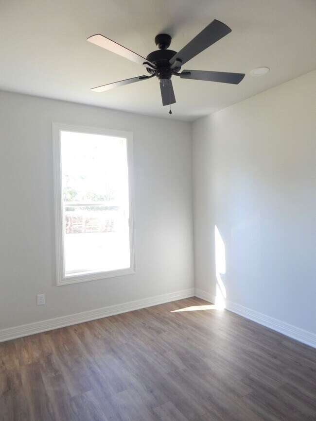 Building Photo - Whitehouse ISD! Gorgeous 4 Bedroom, 2 Bath...