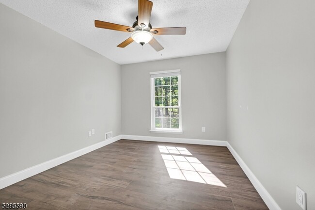 Building Photo - 116 Raintree Ln