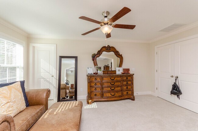 Building Photo - 255 Mimosa Dr