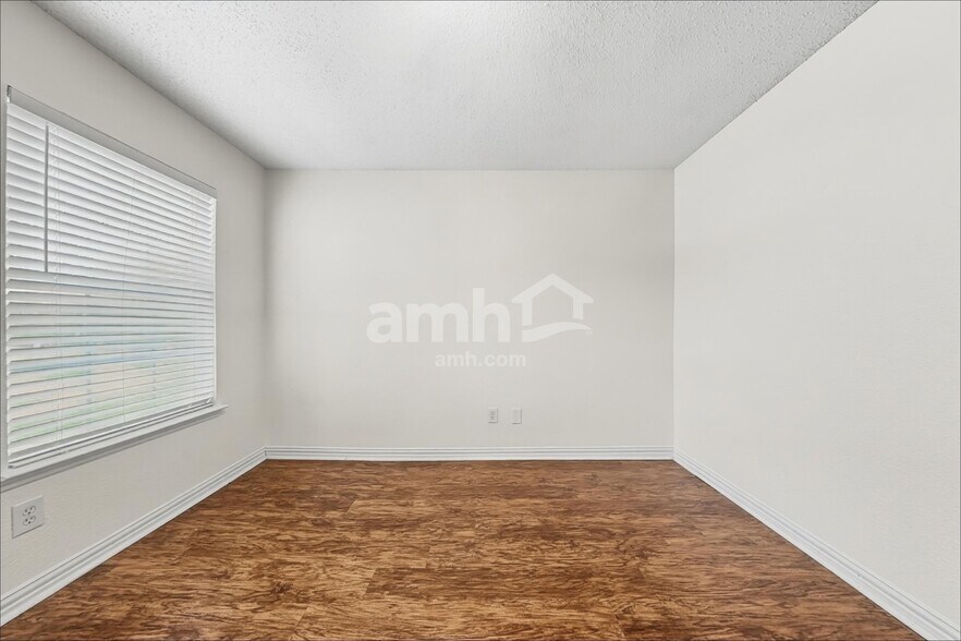 Building Photo - 4405 Statesman Ln