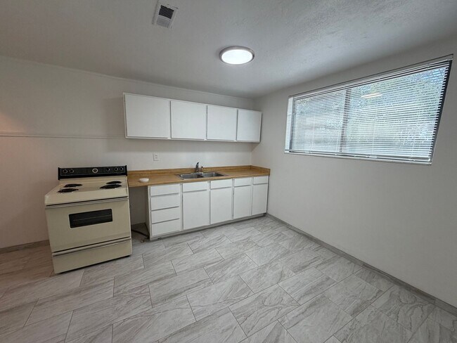 Building Photo - 4132 S Carter Cir
