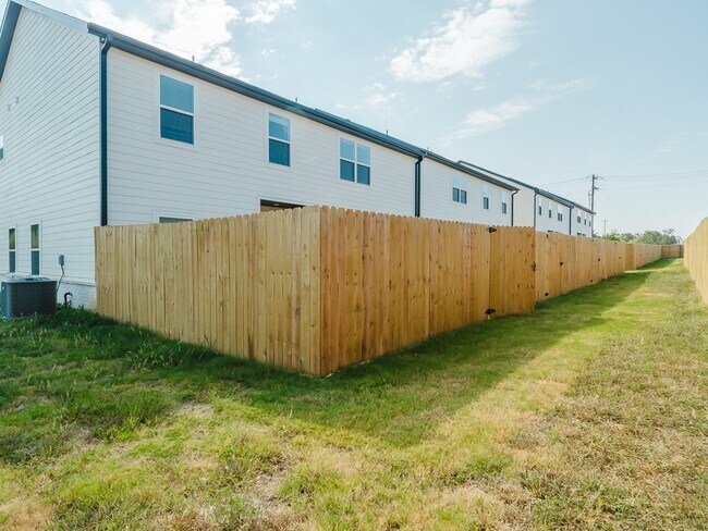Building Photo - 1717 Cuppett Cir