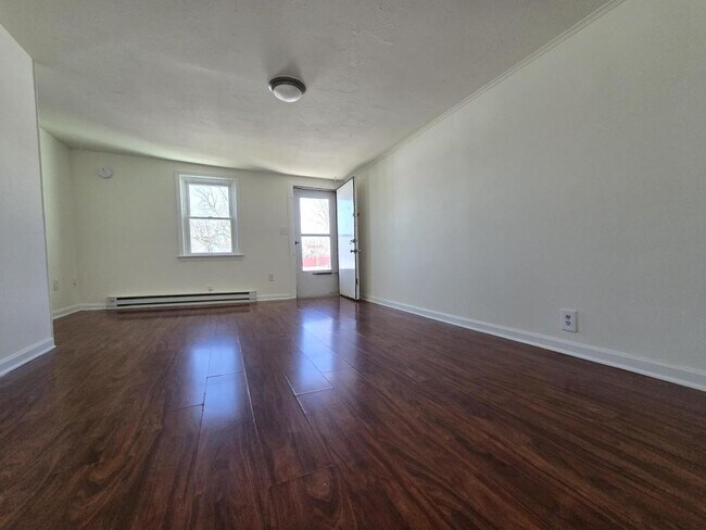 Building Photo - 76 Chestnut St