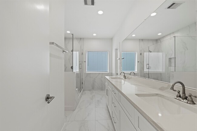 Building Photo - 847 Rachel St