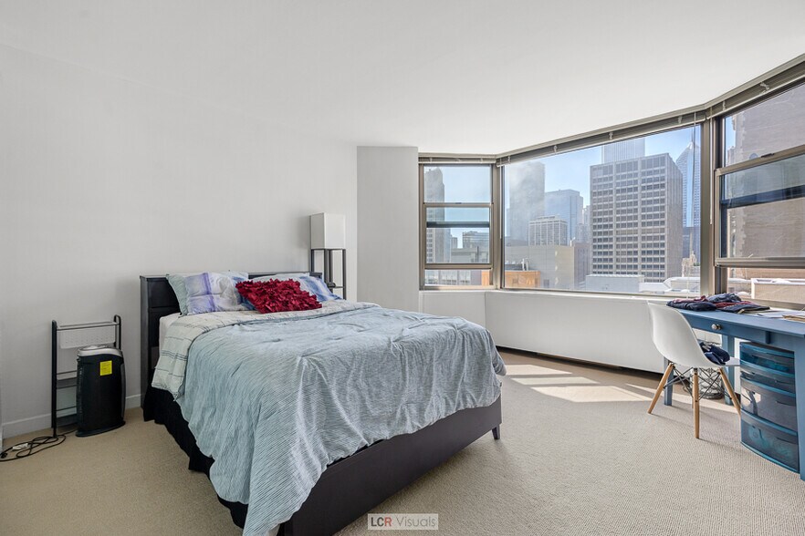 bedroom - 535 N Michigan Ave