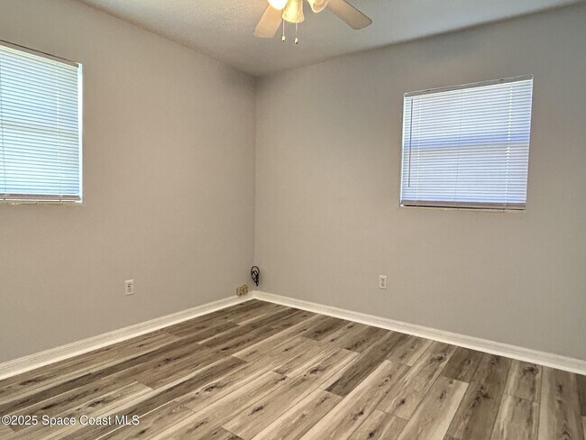 Building Photo - 427 Azalea Ave