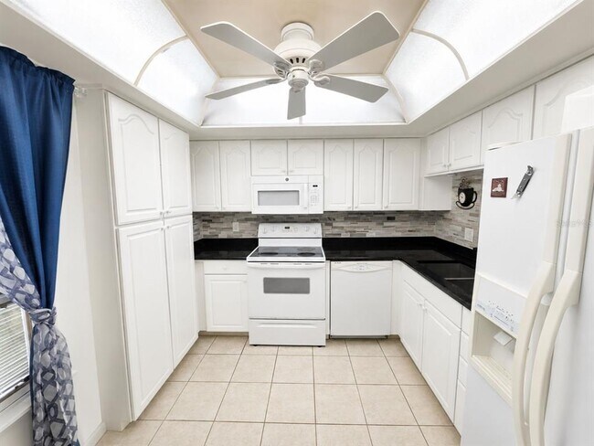 Building Photo - 2616 Cove Cay Dr