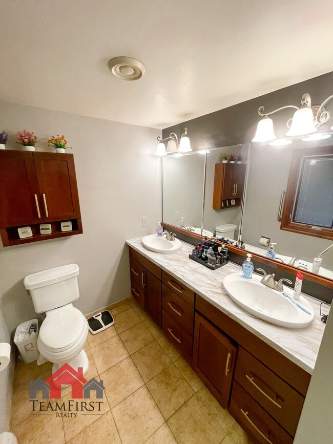 Building Photo - 910 Pine Ridge Dr