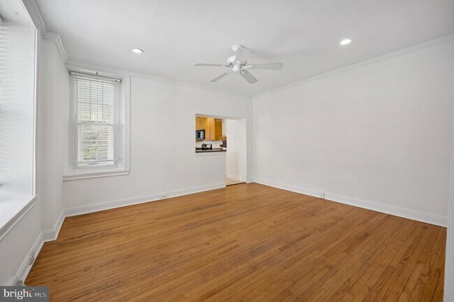 Building Photo - 447 Dupont St