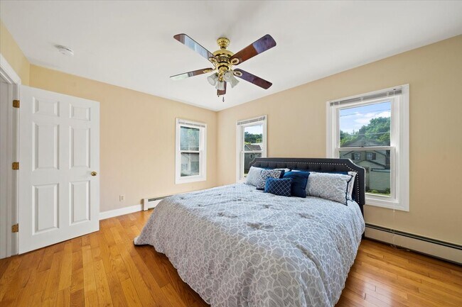 King Bedroom - 2nd Floor - 107 Clinton St