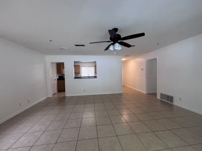 Building Photo - Southport Home