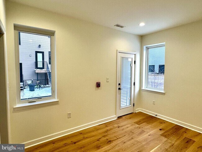 Building Photo - 2009 N Reese St