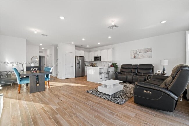 Building Photo - 210 SW 170th Ave