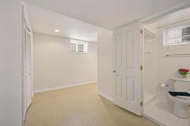 Building Photo - 4505 Alton Pl NW