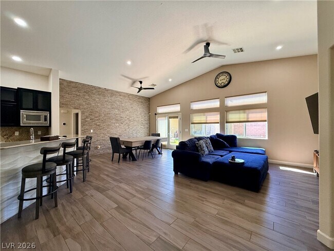 Building Photo - 8565 Hogan Falls Cir