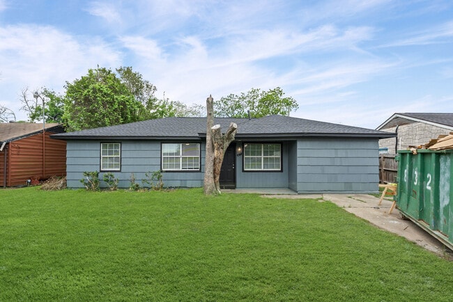 Building Photo - 721 Champs St