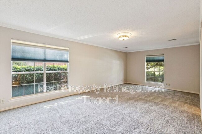 Building Photo - 2016 Willowbrook Way