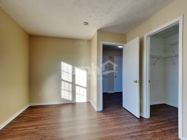 Building Photo - 427 Kreider Dr
