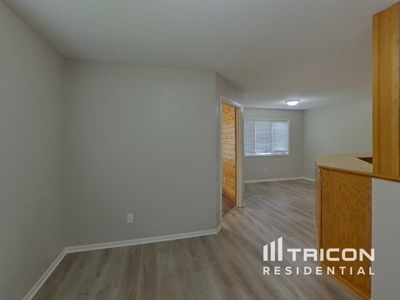 Building Photo - 209 Greenbriar Ln