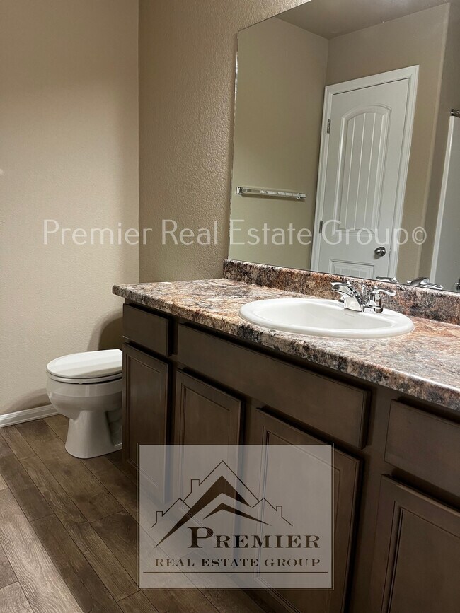 Building Photo - 7783 Sand Lake Heights