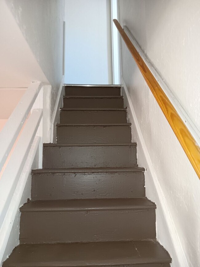 Building Photo - Charming 3BR Townhouse in Cabbage Hill - Section 8 Approved!