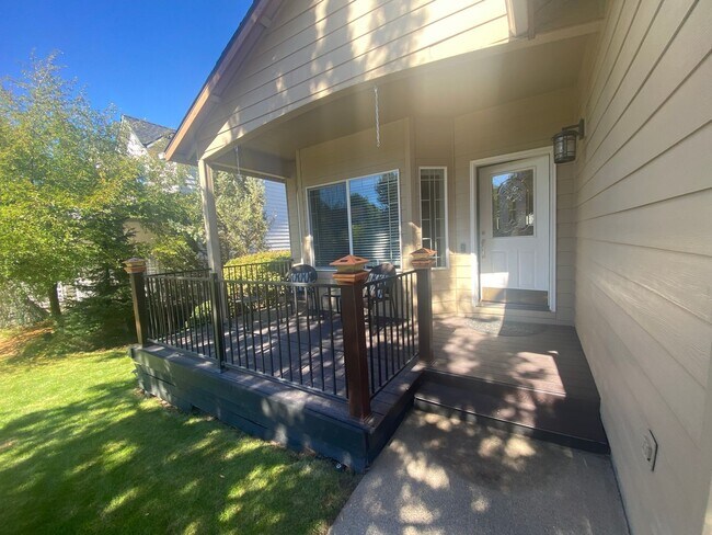 Building Photo - Single Level Charmer, SE Bend Established ...