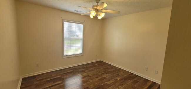 Building Photo - Beautiful 3 Bedro Brick Ranch Home w/ Bonus Room- Minutes from Interstate and Close to Shopping.