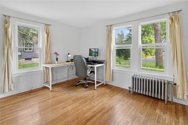 Building Photo - 204 Roat St