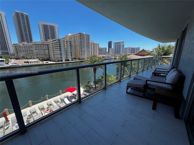 Building Photo - 2600 E Hallandale Beach Blvd