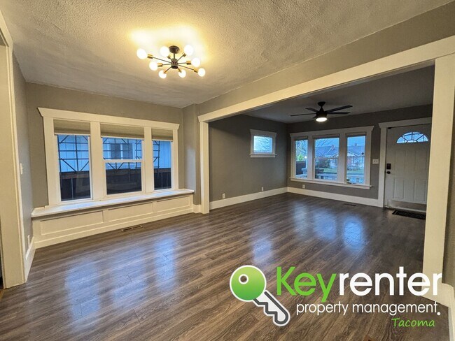 Building Photo - Cozy 4 Bedroom Tacoma Rental Home Near Lincoln District and Downtown