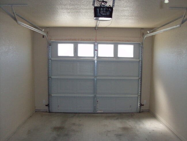 Building Photo - Adorable 2 Bed/2 Bath Duplex in Trimmier Estates!