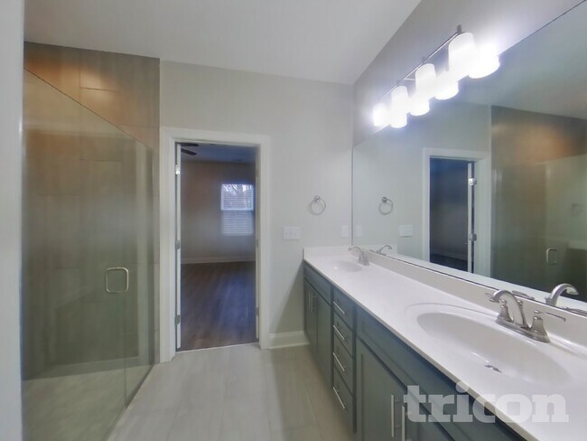 Building Photo - 571 Faye Aly