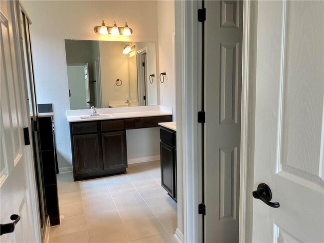 Building Photo - 809 Falkland Trace