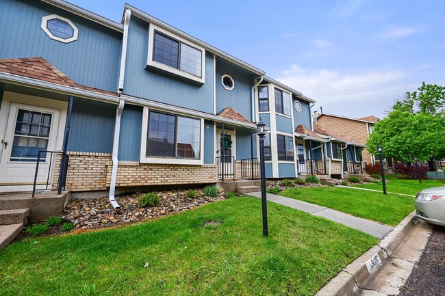 Building Photo - 3 Bedroom Townhouse Close To Ft. Carson