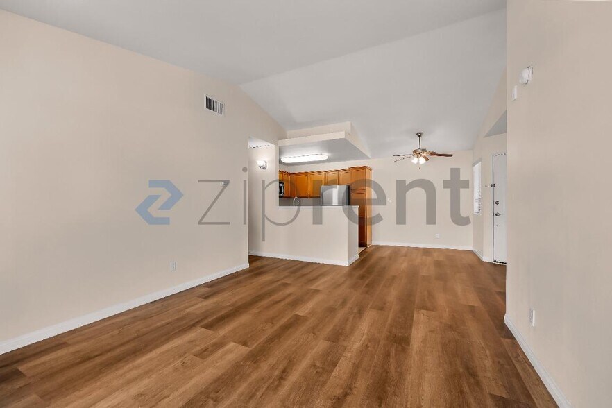 Building Photo - Unit 1008
