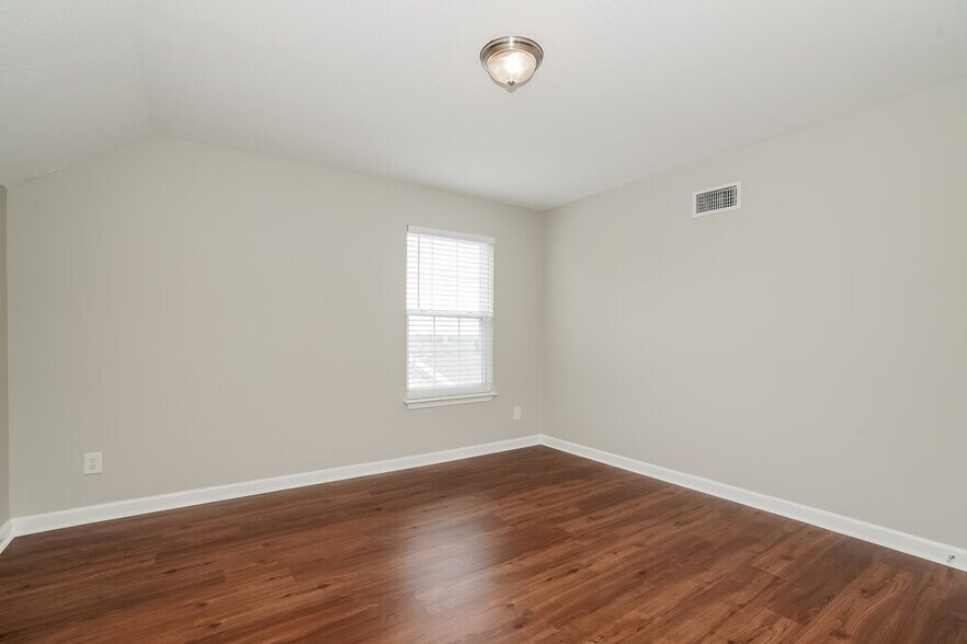 Building Photo - 146 Howard Woody Dr