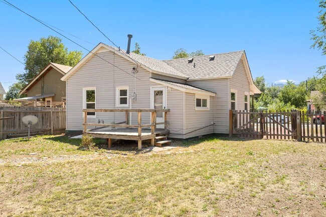 Building Photo - 1704 W Cucharras St