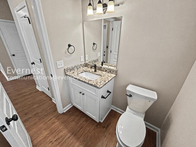 Building Photo - 3-Beds 3.5 Baths Spacious Home with Fenced Yard and Garage Parking