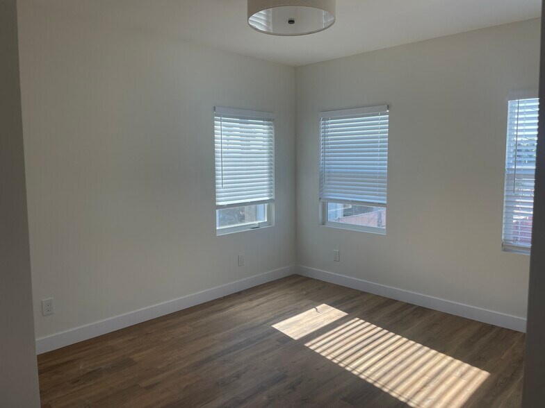 Building Photo - 871 7th St