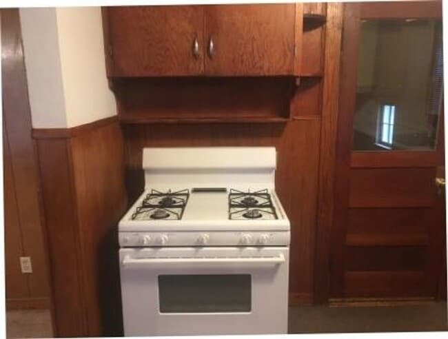 Building Photo - Cute 2 bedroom home for only $895 in conve...