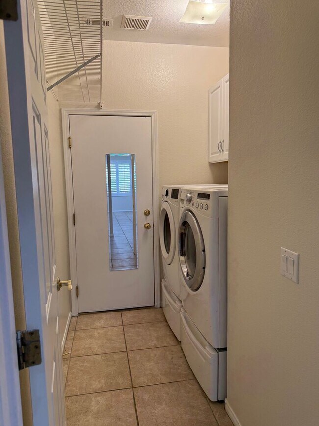 Building Photo - Gated Northshore Community Single Story Three Bedroom plus Den