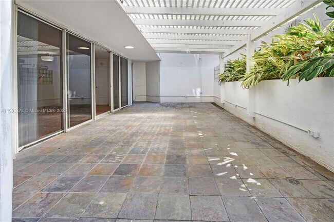 Building Photo - 7601 E Treasure Dr