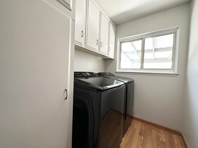 Building Photo - 5011 Jennings Way