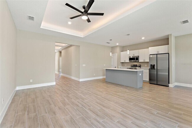 Building Photo - 326 Royal Palm Wy