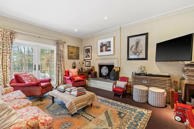 Building Photo - 13 Lockwood Ave