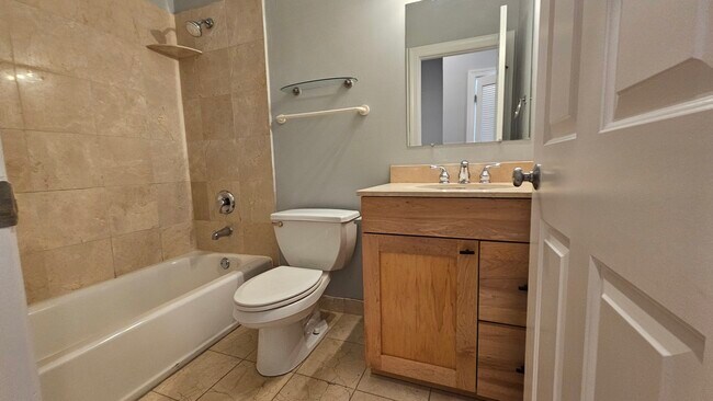 Building Photo - 509 N Hartland Ct