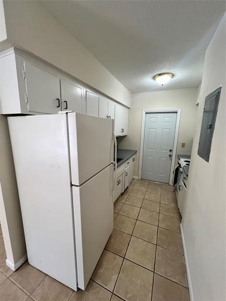 Building Photo - 4540 Bougainvilla Dr