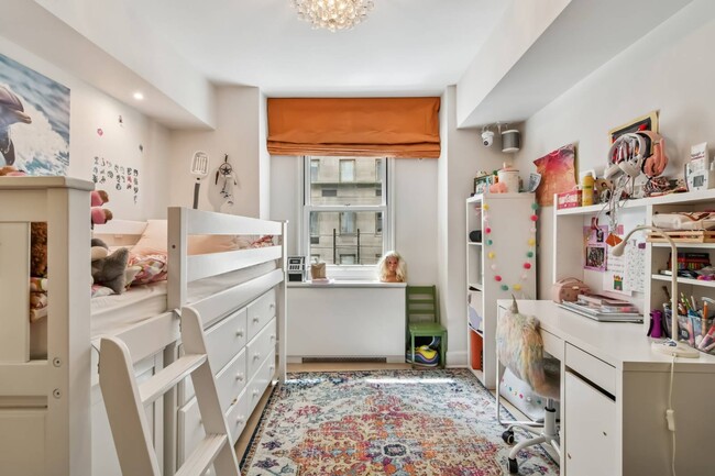 Building Photo - 100 W 57th St