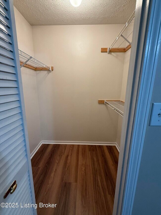 Building Photo - 10305 Trotters Pointe Dr